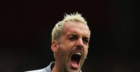 Almunia: Happy with distance