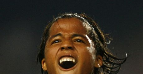 Dos Santos: Spurs link