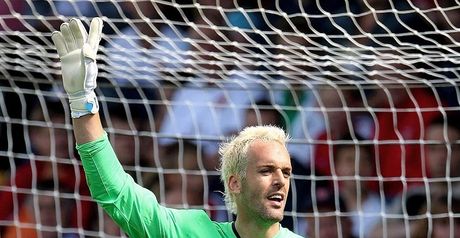 Almunia: Honoured