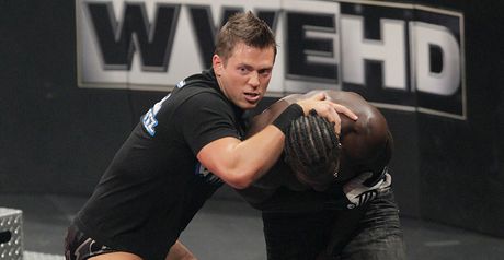 FIGHT AGAINST Your Fears 2014!!!!!! Desde Lima, Perú. The-Miz-shows-no-mercy-on-R-Truth_2481270