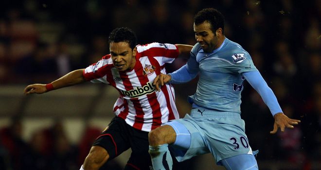 Kieran Richardson: Sunderland star aiming to keep the pressure on Manchester United