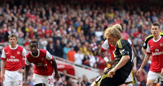 Kuyt scores from the spot