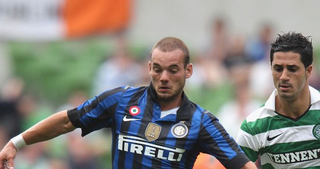 Sneijder: Ignoring rumours about his future as Inter again say there are no negotiations with Man Utd