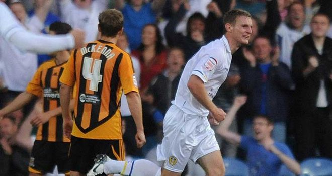 Lees: Delighted to sign a new deal to stay with Leeds until 2015