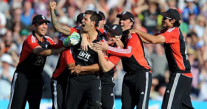 Jade Dernbach: Handed incremental contract along with Ravi Bopara and Craig Kieswetter