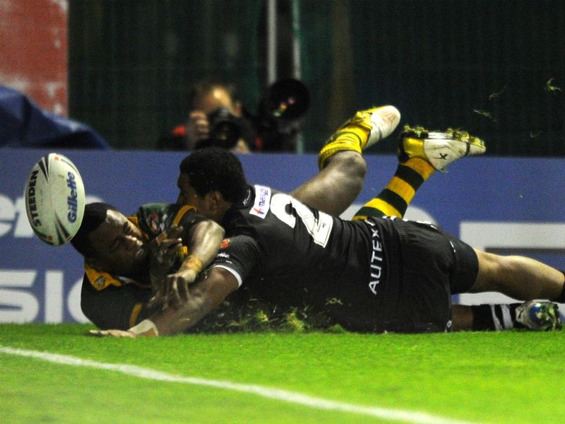 Akuila Uate sealed Australia's 26-12 victory with their fifth try, winning the race to touch down Billy Slater's grubber kick.