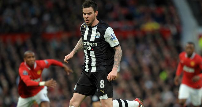 Danny Guthrie: The midfielder has completed his medical and will officially join Reading on Sunday