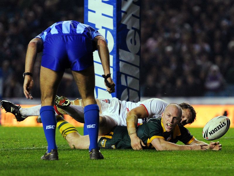 It was left to skipper Darren Lockyer to have the final say when he scored the final try as time expired