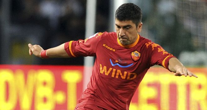 David Pizarro: On loan at Manchester City for rest of the season