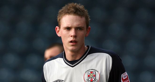 Saunders: Signed for Daggers