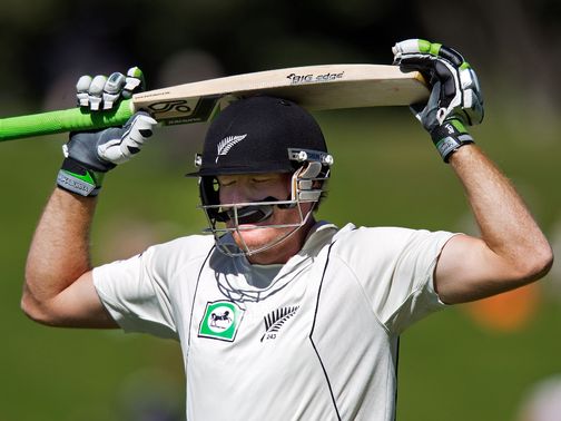 The Ashes - 2nd Test : 9th - 13th June at 8:00 PM IST AT Old Trafford || Day 2 - Page 2 Martin-Guptill-out_2740296