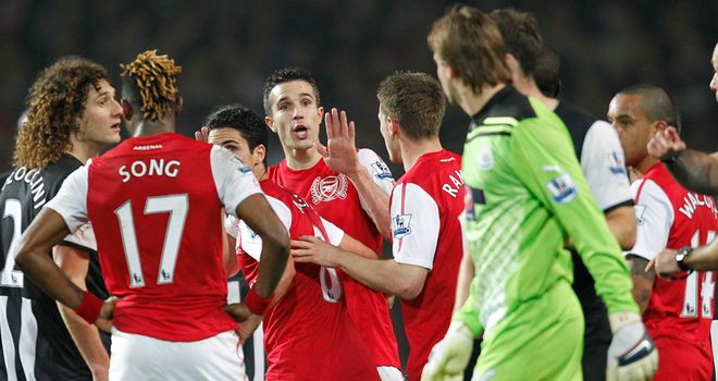 Tim Krul: Alan Pardew believes striker should explain actions to Newcastle's keeper