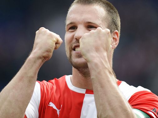 Ron Vlaar: A move to Aston Villa is 'off for now'