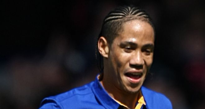 Steven Pienaar : Having his medical at Finch Farm