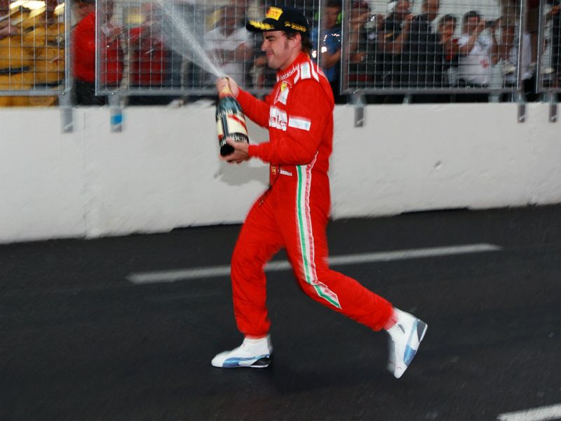 Alonso celebrates