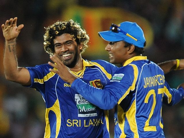 Lasith Malinga claims a Pakistan wicket