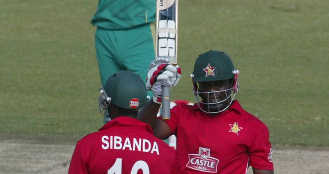 Vusi Sibanda helps Hamilton Masakadza celebrate his half-century
