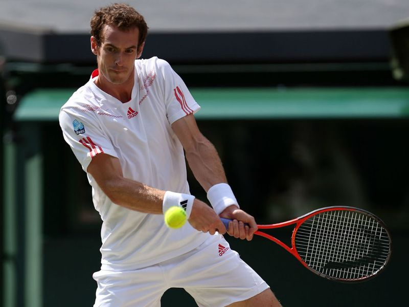 With the score at 2-2 in the second, Murray earns three break points against an uncharacteristically ruffled Federer...