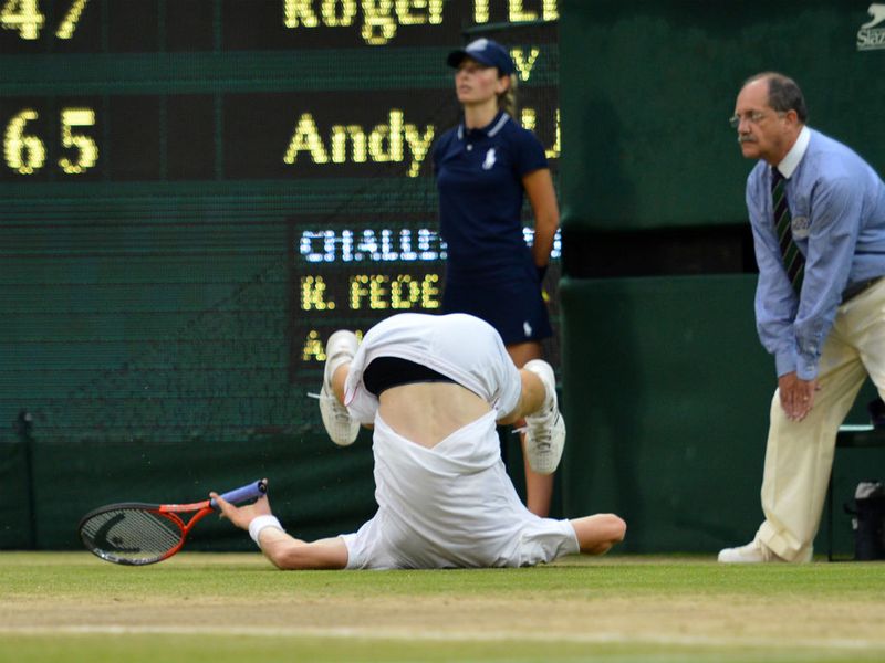 Federer has Murray running and diving all over the court, and is beginning to take control. He breaks and then holds to make it 5-2 in the third.