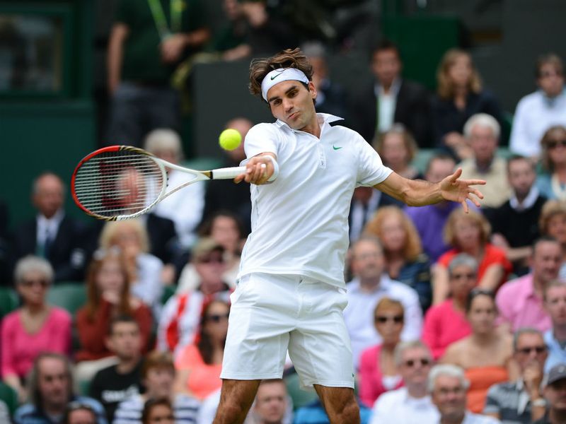 Muray holds, but Roger makes no mistakes in his service game and takes the third set 6-3. The Swiss master now leads by two sets to one.