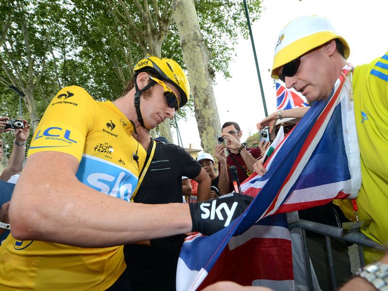 Wiggins signs autographs for the legions of fans