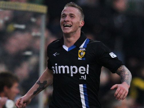 Alexander Buttner: Has flown into England