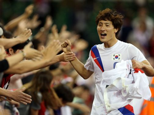 Ji Dong-won: Joins Augsburg on loan