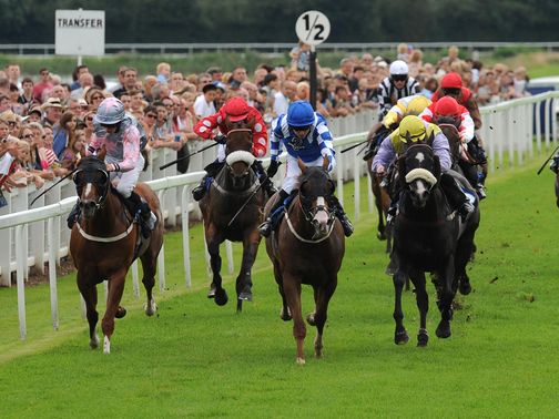 El Viento wins for the Richard Fahey team