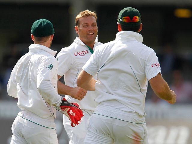 Jacques Kallis celebrates the wicket of Broad