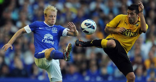Steven Naismith: Hat-trick for Everton