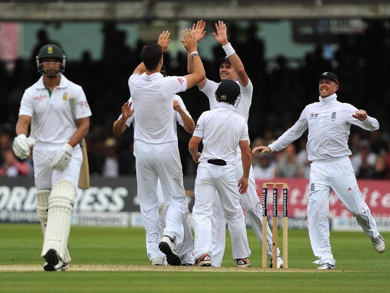 Steven Finn got rid of Alviro Petersen...