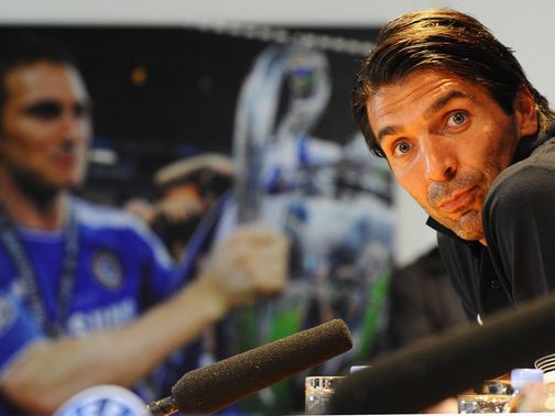 Gianluigi Buffon: In talks over new deal
