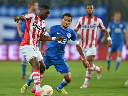 Willems and Matheus battle for the ball