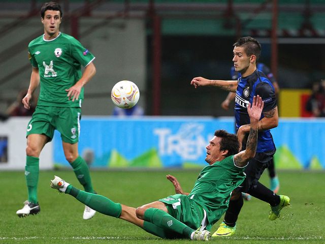 Cesar Navas and Marko Livaja battle for possession