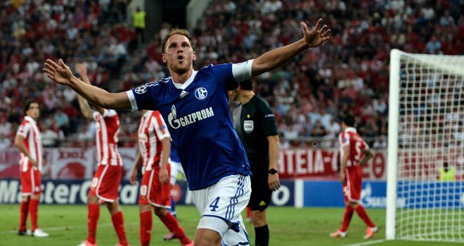 Benedikt Howedes: New Schalke deal