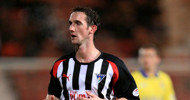 Mark Kerr: Midfielder has joined Dundee on a free transfer