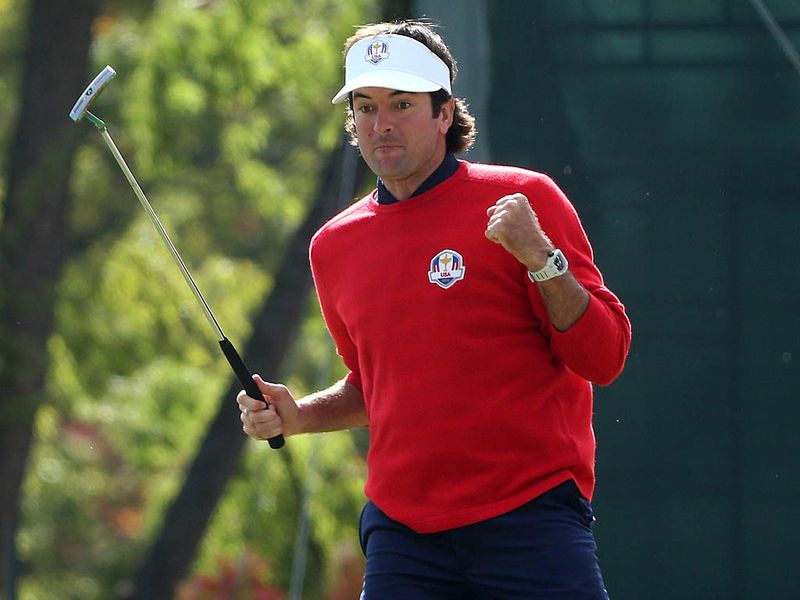 Bubba Watson gets America off to a good start with a birdie on the first.