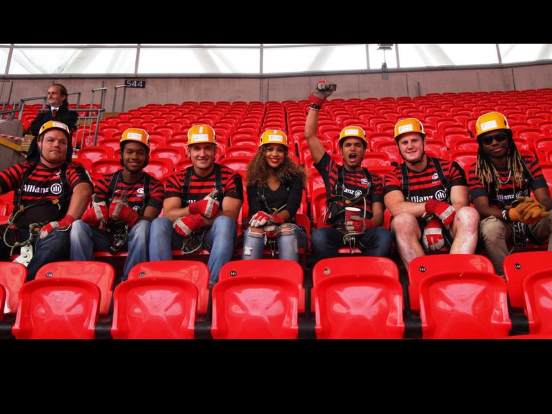 Also on show were the band Cover Drive, who did an impromptu acoustic set in the stands before taking to Level 5 of the stadium and zipping down the wire.