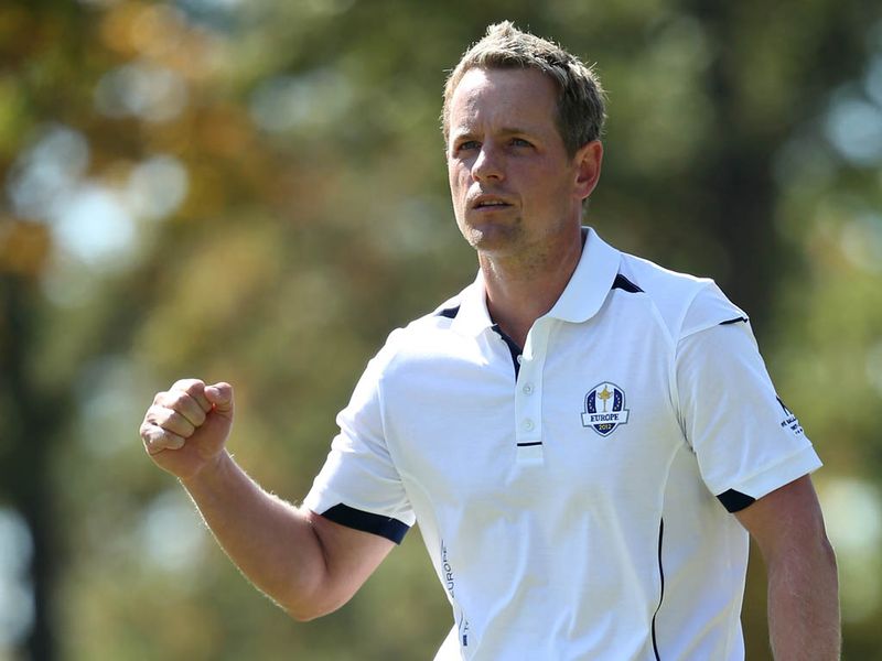 And it's Luke Donald who puts the first blue on the board, beating Watson by 2 and 1.