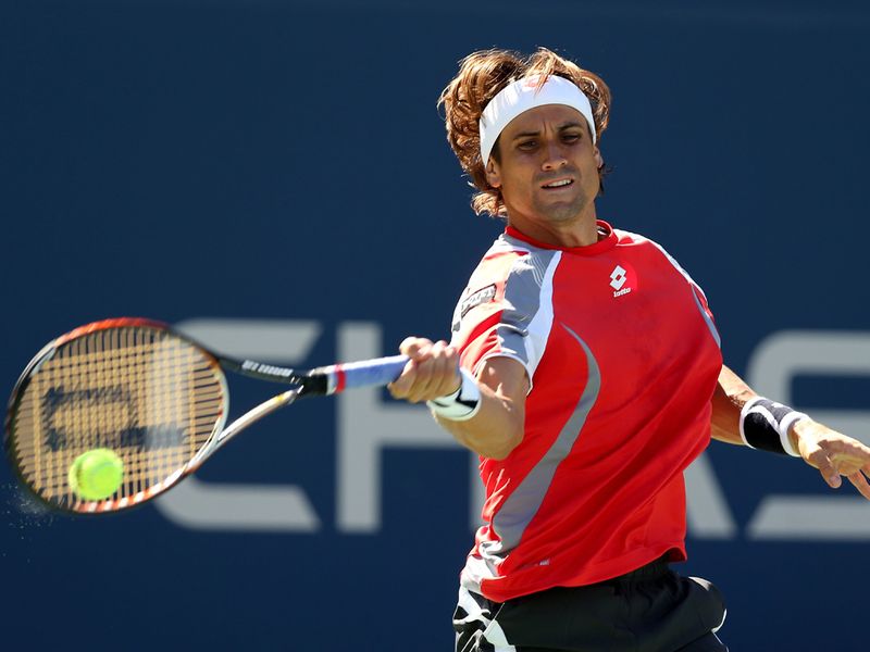 But it's his Spanish opponent who takes the opening set.