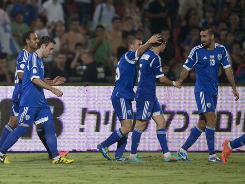 Israel celebrate against Luxembourg