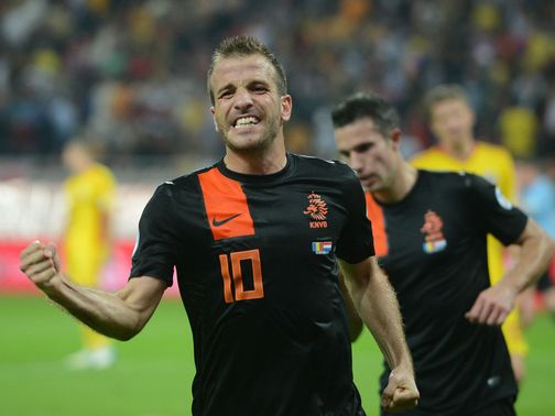 http://e1.365dm.com/12/10/504x378/Romania-v-Holland-Rafael-van-der-Vaart_2845945.jpg