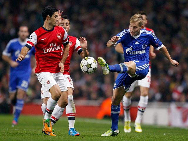 Lewis Holtby in action for Schalke.
