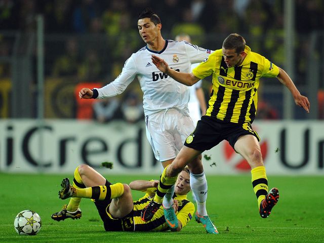 Cristiano Ronaldo is crowded out.