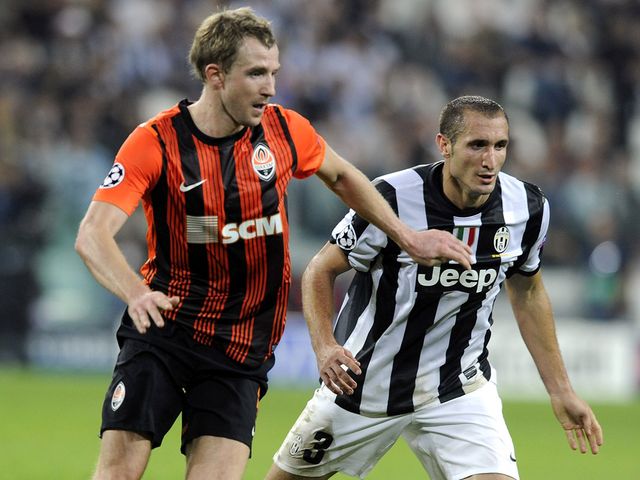 Giorgio Chiellini gives chase alongside Olexandr Kucher