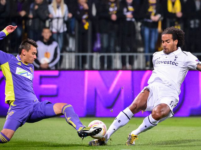 Tom Huddlestone looks to win the ball for Spurs