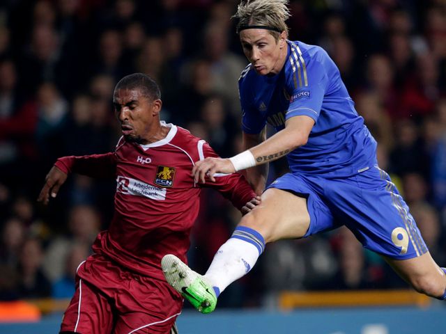 Fernando Torres fires a shot away