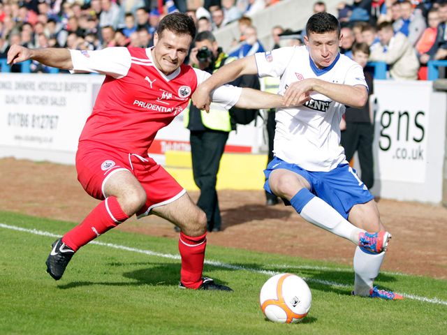 David McLune and Fraser Aird tangle.