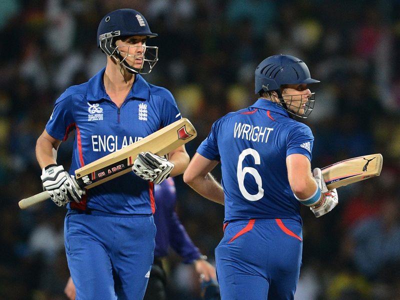 Luke Wright opened the batting alongside Alex Hales as they chased 170...