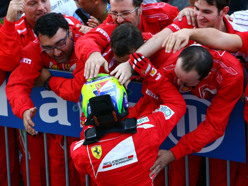 Ferrari congratulate Massa